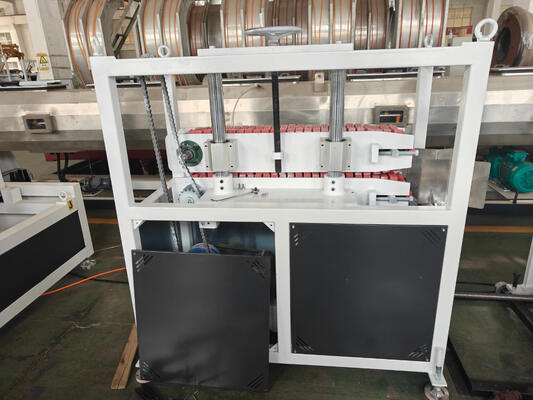 Non-dust Cutting Plastic Pipe Production Extrusion Line Equipped with Water Cooling System Adjustable Flow Enhancing Pipe