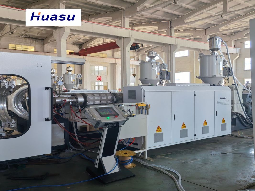 خط تولید اکستروژن لوله موجدار دو جداره با قطر لوله 32-1600 میلی‌متر، ظرفیت 60-2000 کیلوگرم در ساعت و سیستم کنترل PLC زیمنس