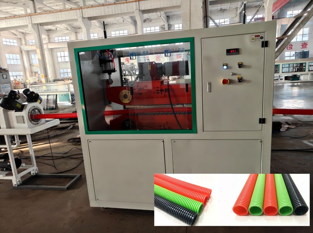 خط اکستروژن لوله موجدار تک جداره با کنترل از راه دور PLC و قطعات الکتریکی زیمنس اشنایدر برای تولید لوله های بادوام