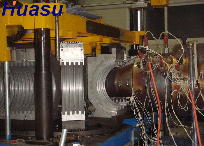 دستگاه لوله های راه راه دو جداره افقی پلی اتیلن پلی اتیلن پلاستیک با سرعت بالا خنک کننده آب